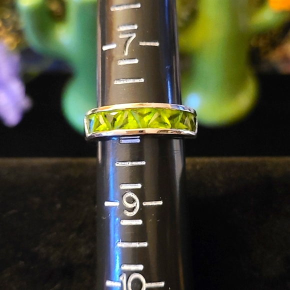 Vintage Suzanne Somers Peridot Mini Trillion Cut Size 8 Silver Ring - Picture 8 of 11